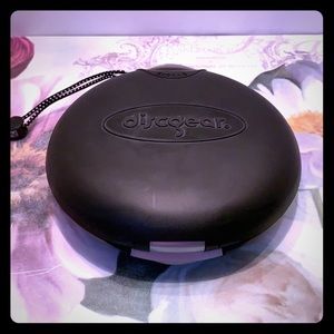 Discgear Black portable cd/dvd carrying case. New